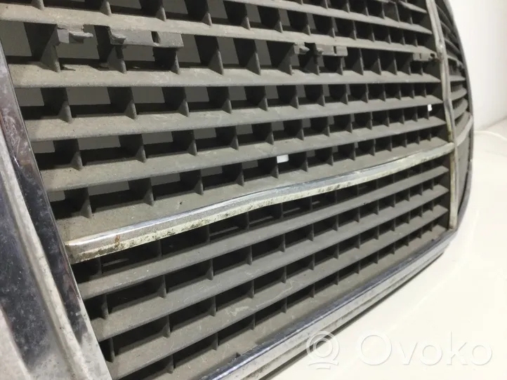 Mercedes-Benz 190 W201 Front grill 2018880223