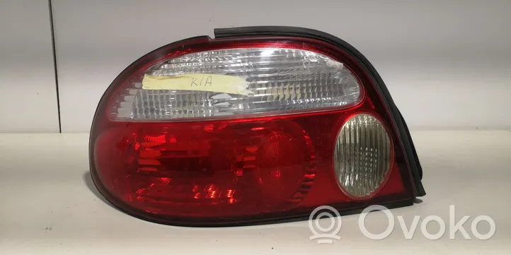 KIA Sephia Luz trasera/de freno OK2A151140L