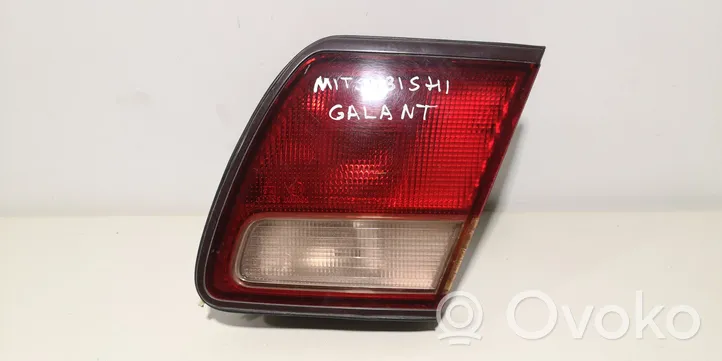 Mitsubishi Galant Luci posteriori del portellone del bagagliaio 0431613