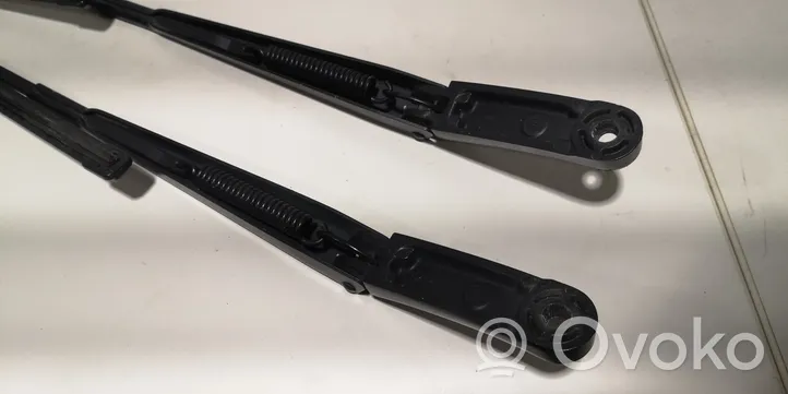 Volkswagen Tiguan Headlight wiper blade set 