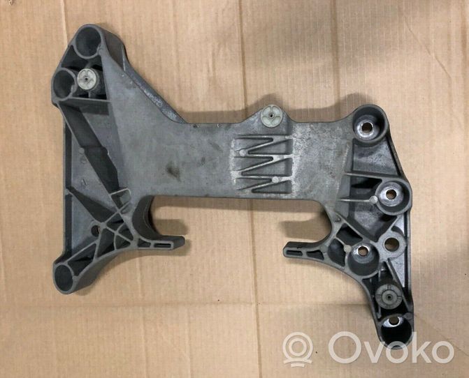 BMW 5 G30 G31 Supporto di montaggio scatola del cambio 6861580