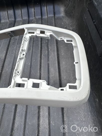 Volvo S90, V90 Altri elementi della console centrale (tunnel) 010100101010