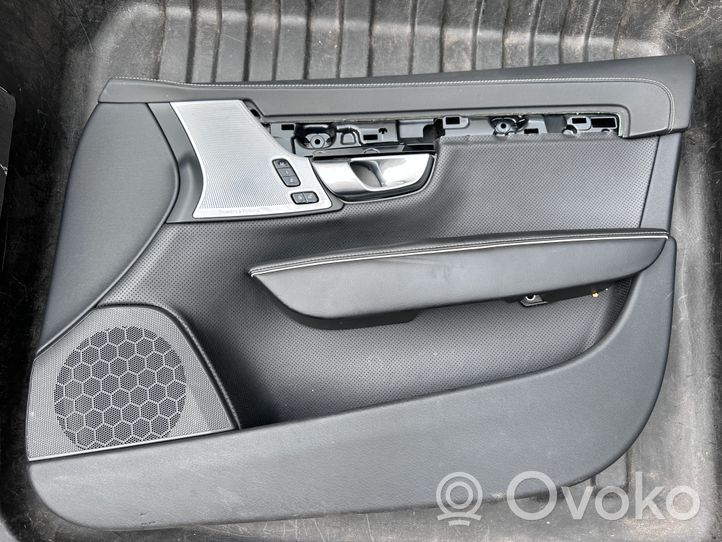 Volvo S90, V90 Обшивка передней двери 31393165