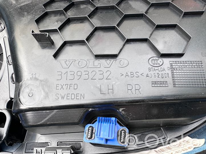 Volvo S90, V90 Takaoven verhoilu 31393232