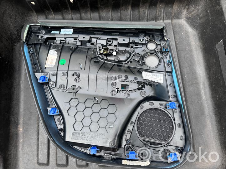 Volvo S90, V90 Takaoven verhoilu 31393233