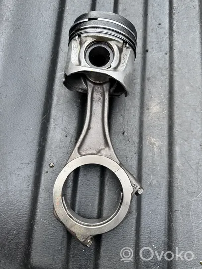 Infiniti FX Piston with connecting rod 10653