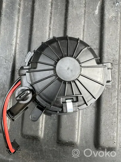 Audi Q5 SQ5 Ventola riscaldamento/ventilatore abitacolo X6813005