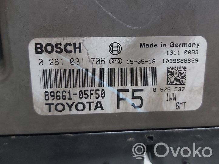 Toyota Avensis T270 Engine control unit/module 0281031706