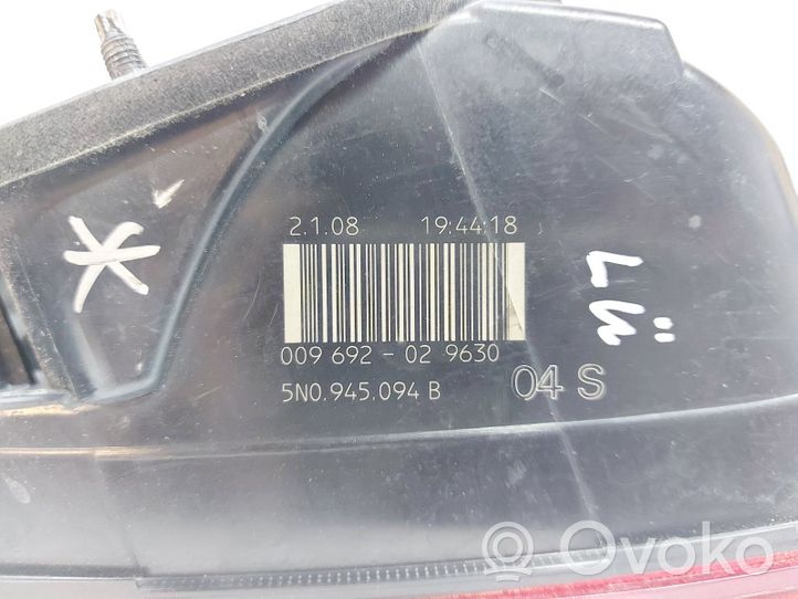 Volkswagen Tiguan Lampy tylnej klapy bagażnika 5N0945094B