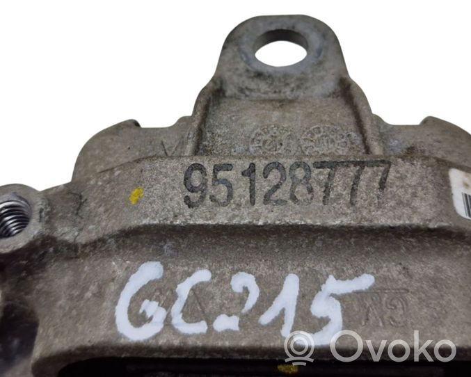 Opel Mokka Supporto della scatola del cambio 95128777