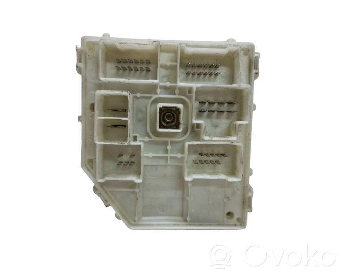 Toyota RAV 4 (XA40) Fuse module 0329