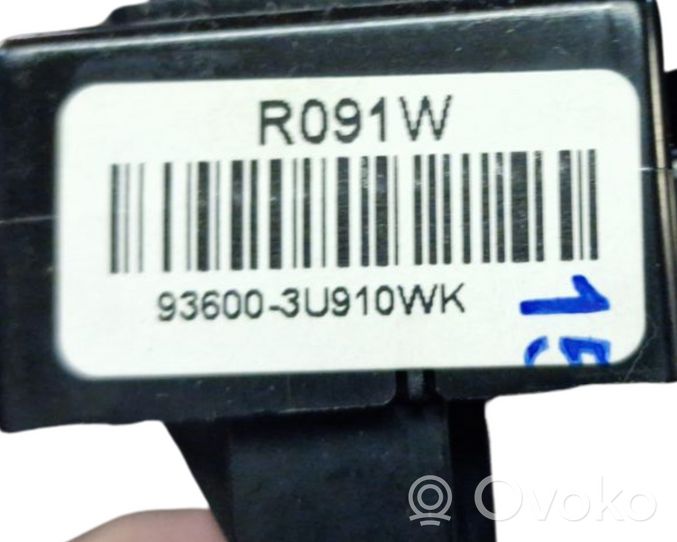 KIA Sportage USB-pistokeliitin 961103W000