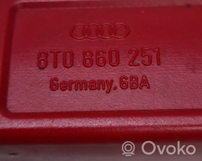 Audi A4 S4 B8 8K Varoituskolmio 8T0860251