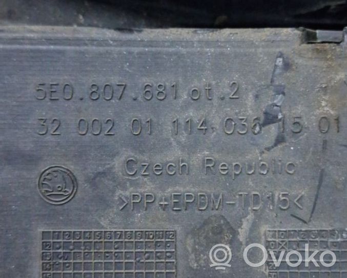 5E0807681 Skoda Octavia Mk3 (5E) Verkleidung Nebelscheinwerfer / Gitter  vorne, 7.00 €