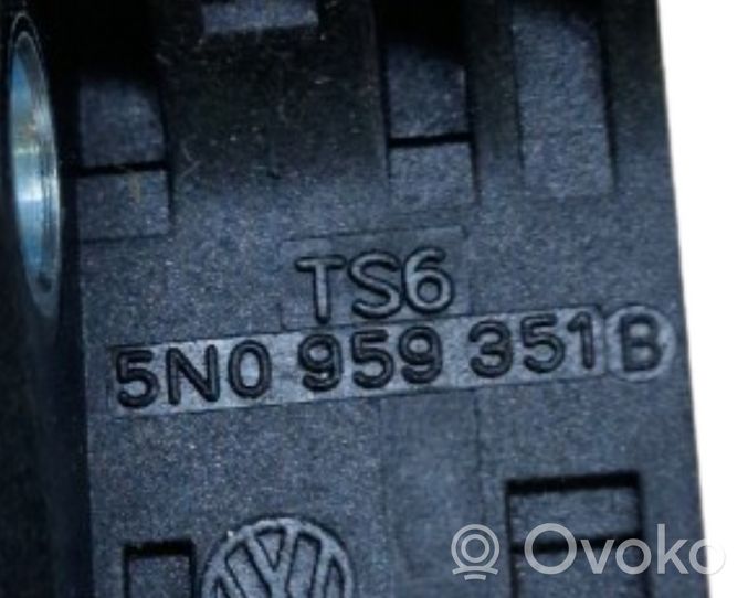 Volkswagen Tiguan Airbag deployment crash/impact sensor 5N0959351B