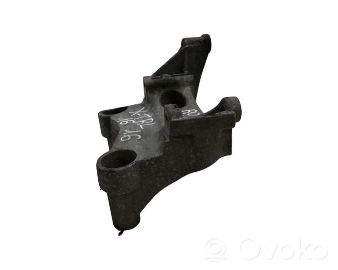 Nissan X-Trail T32 Soporte del alternador 117105124R