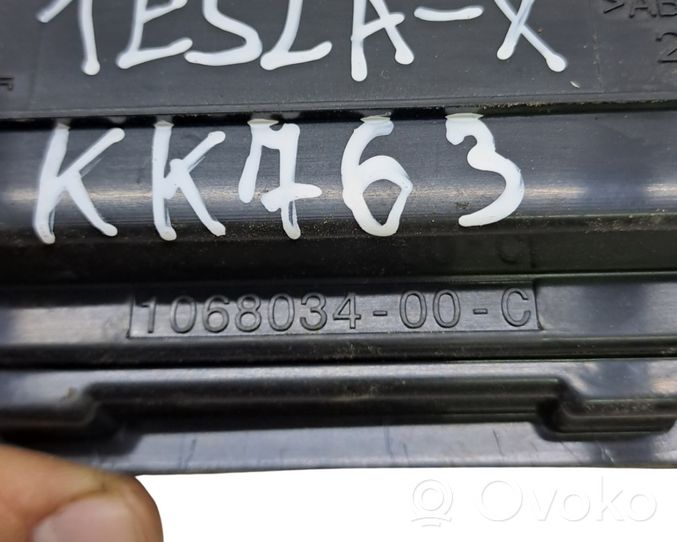 Tesla Model X Válvula de presión del panel lateral trasero 106803400C