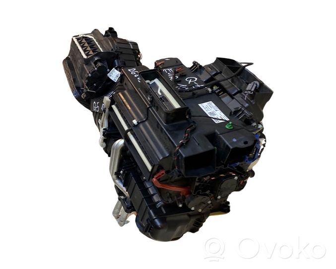 Audi Q5 SQ5 Sisälämmityksen ilmastoinnin korin kokoonpano 8K1820005AS