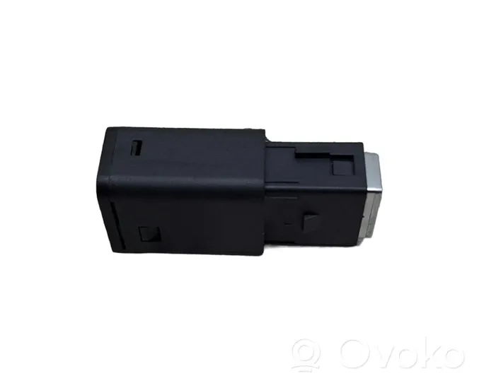 Citroen C4 III e-C4 Enchufe conector USB 98217039DX