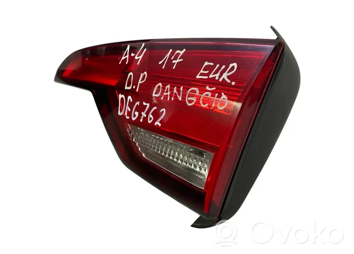 Audi A4 S4 B9 Lampy tylnej klapy bagażnika 8W9945076