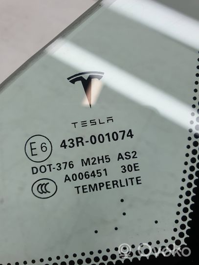 Tesla Model S Vetro del deflettore della portiera anteriore - quattro porte 43R001074