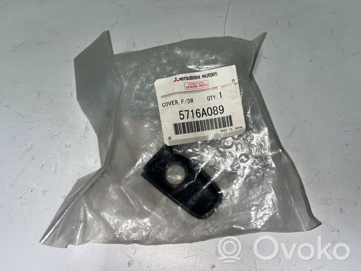 Mitsubishi Lancer Evolution Copertura per maniglia portiera anteriore 5716A089