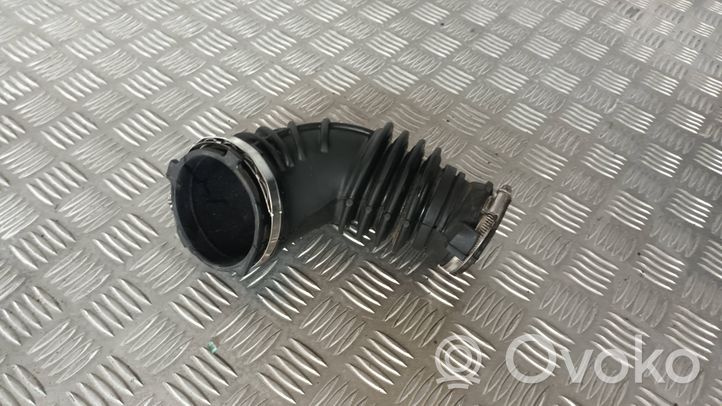 Audi A4 S4 B8 8K Turboahtimen ilmanoton letku 06H129629E