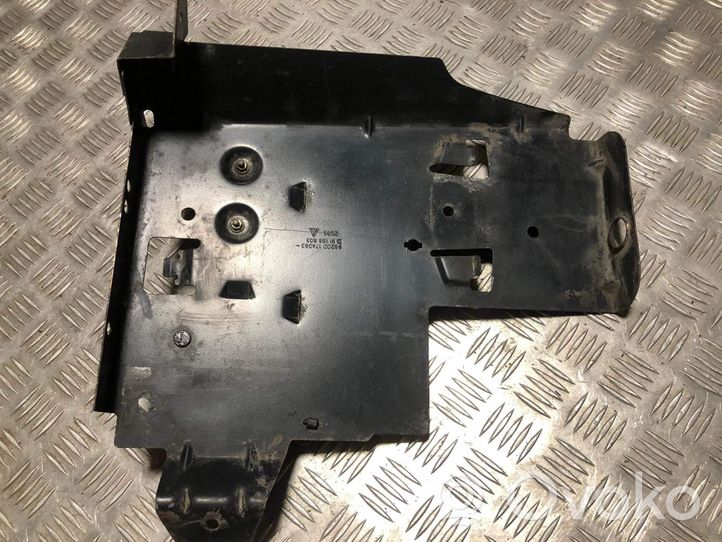 Renault Trafic II (X83) Boîte de batterie 8200174083