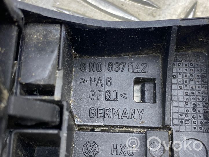 Volkswagen Polo III 6N 6N2 6NF Rankenėlė atidarymo vidinė 6N0837142