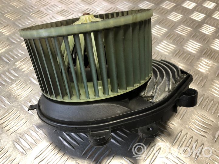 Volkswagen PASSAT B5.5 Ventola riscaldamento/ventilatore abitacolo 8D1820021