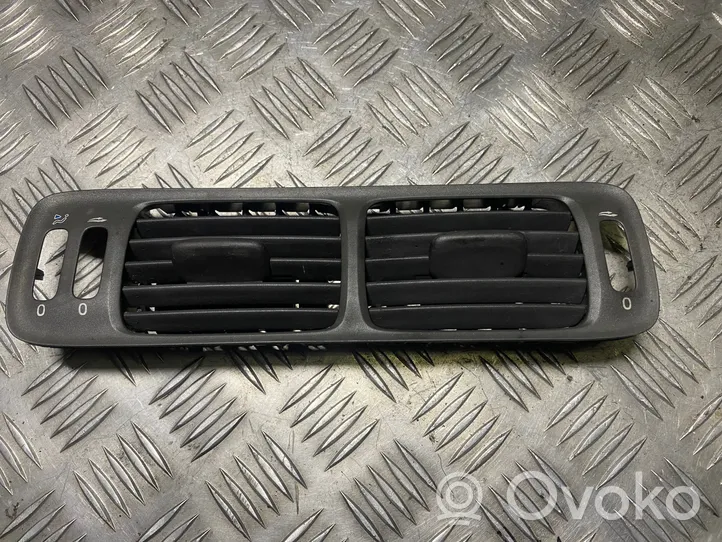 Volvo V70 Dysze / Kratki środkowego nawiewu deski rozdzielczej 9481651