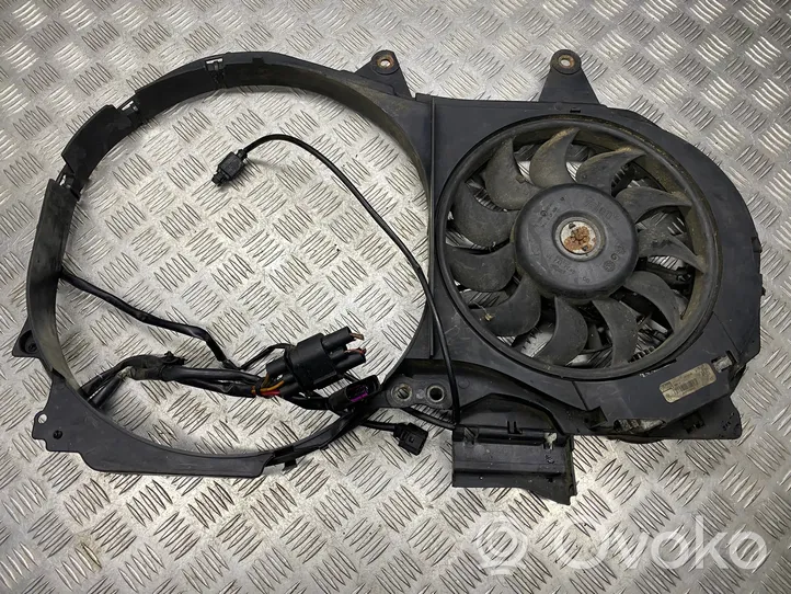 Audi A4 S4 B7 8E 8H Convogliatore ventilatore raffreddamento del radiatore 8E0121205T