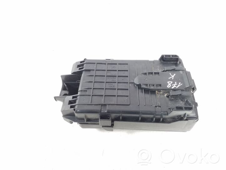 Infiniti Q70 Y51 Fuse module 284B71PM0B