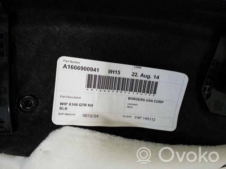 Mercedes-Benz GL X166 Tavaratilan sivuverhoilu A1666900941