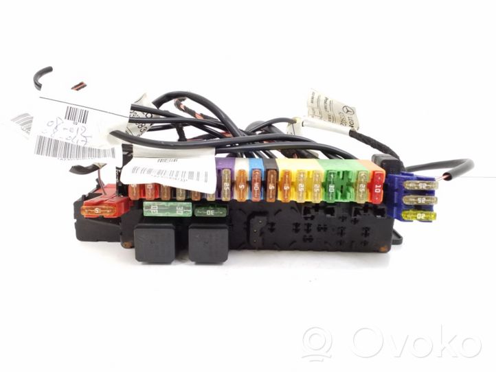 Mercedes-Benz SL R230 Ramka / Moduł bezpieczników A2305454032