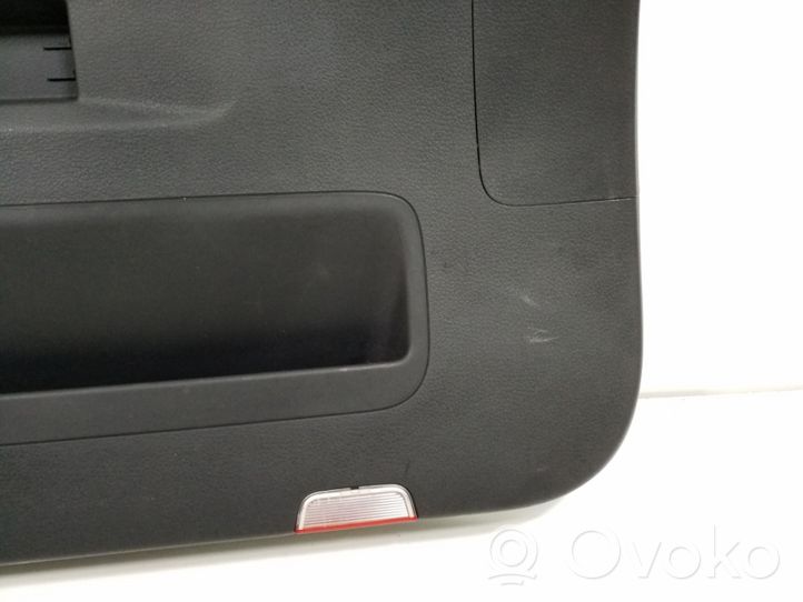 Volkswagen Touareg II Rivestimento portellone 7P6867601