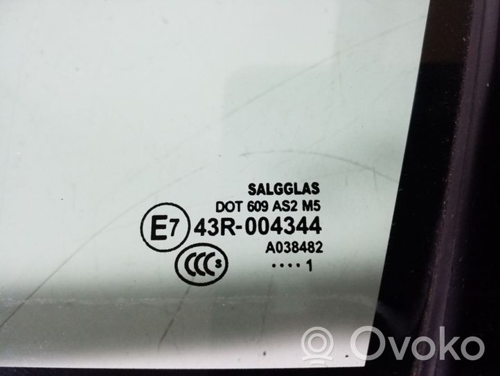 Volkswagen Touareg II Szyba karoseryjna drzwi przednich 7P6845113