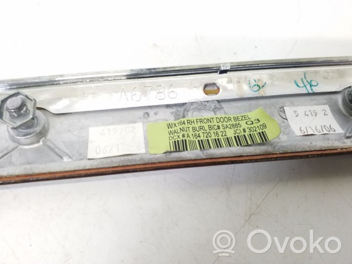 Mercedes-Benz GL X164 Moulure/baguette de porte avant A1647201622