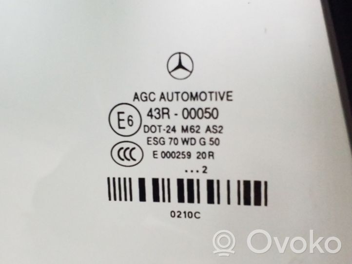 Mercedes-Benz E C207 W207 Szyba karoseryjna tylna A2076700210