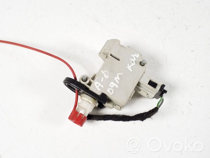 Audi A6 S6 C6 4F Verrouillage du bouchon du réservoir de carburant 4F0862153B