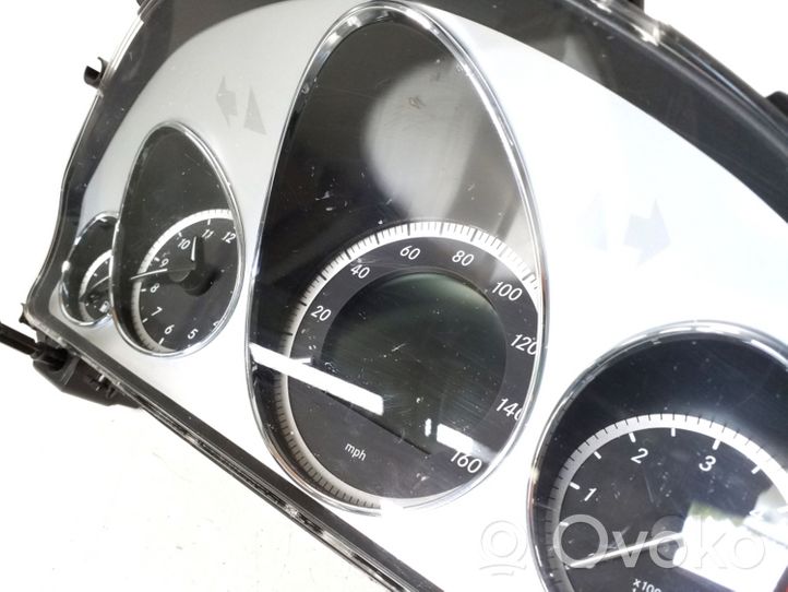 Mercedes-Benz E C207 W207 Compteur de vitesse tableau de bord A2129005104
