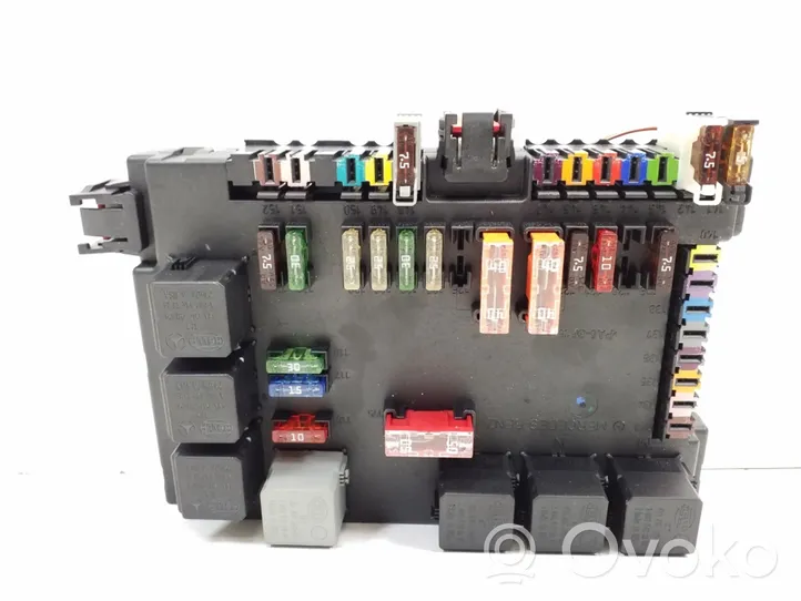 Mercedes-Benz CL C216 Module de fusibles A2215403550