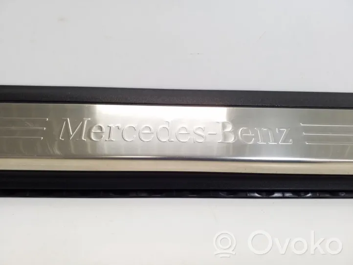 Mercedes-Benz SLK R172 Etuoven kynnyksen suojalista A1726800535