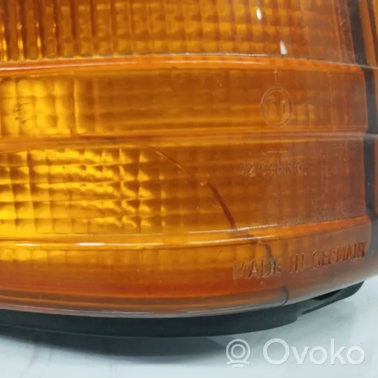 Mercedes-Benz 380 560SEC C126 Front indicator light 0008209321