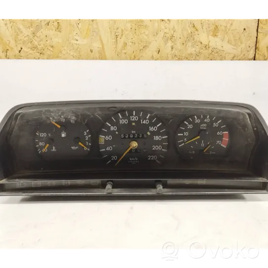 Mercedes-Benz 190 W201 Compteur de vitesse tableau de bord 2015437721