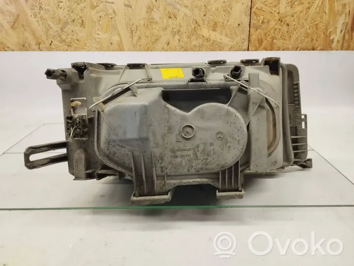 Mercedes-Benz 190 W201 Lampa przednia 2018207561