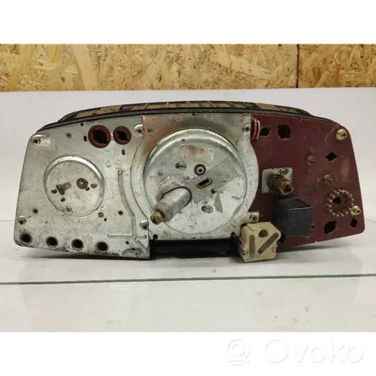 Mercedes-Benz 200 300 W123 Tachimetro (quadro strumenti) 0105425906