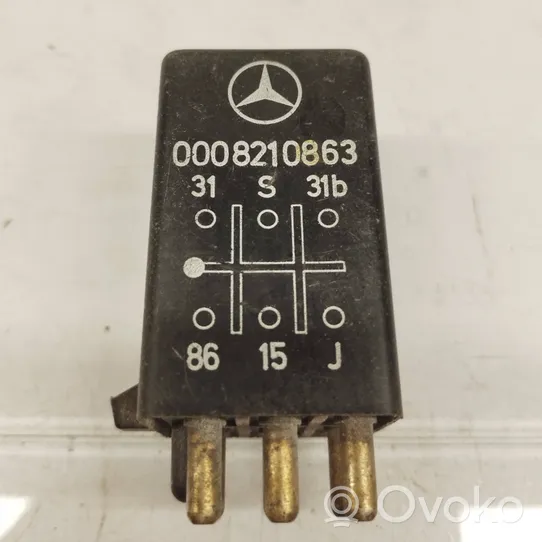 Mercedes-Benz W123 Moduł / Przekaźnik wycieraczek 0008210863