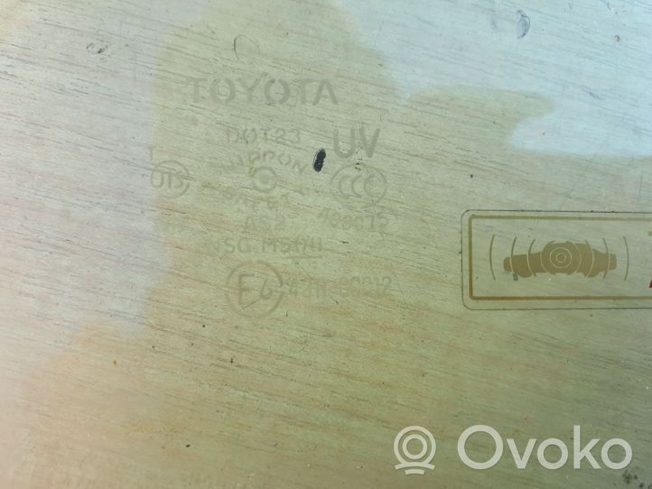 Toyota Land Cruiser (J120) Szyba drzwi przednich 6810160391