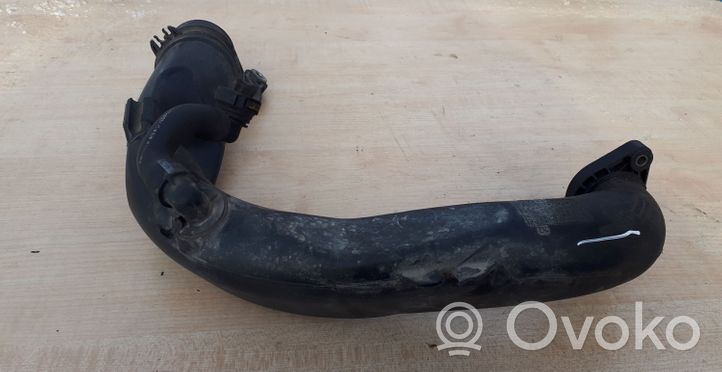 Renault Kangoo II Tube d'admission de tuyau de refroidisseur intermédiaire 8200645723